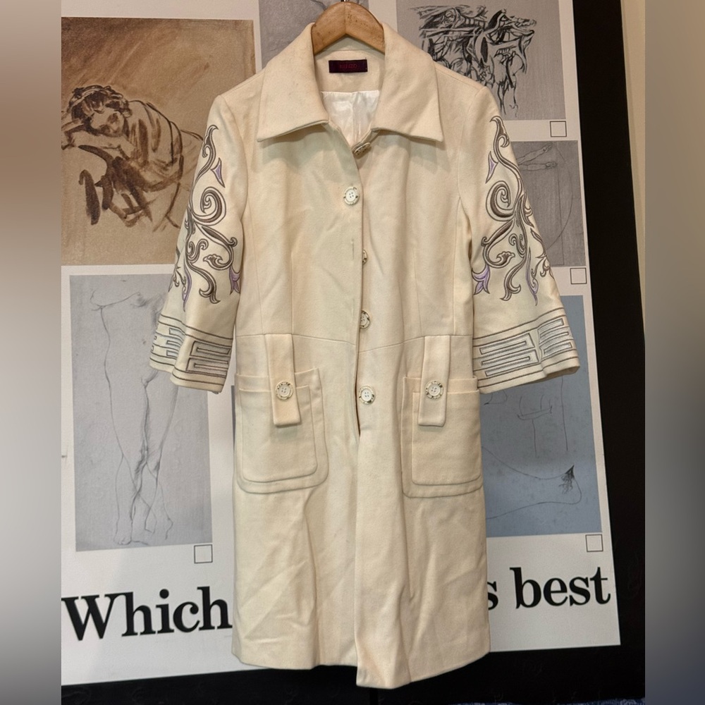 Kenzo Cream Coat with Embroidered Sleeves wool Blend. Size 40